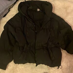 Black puffy jacketet